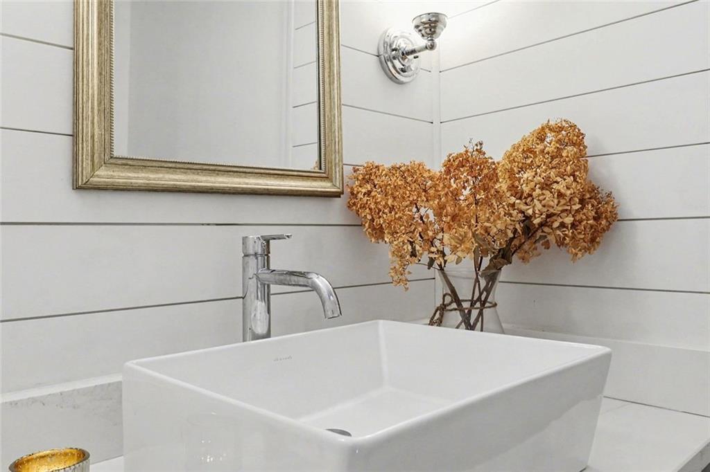 6520 Roswell Road Unit 104