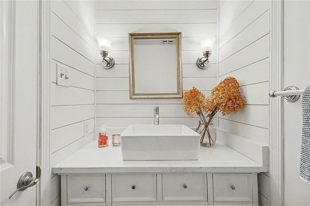 6520 Roswell Road Unit 104