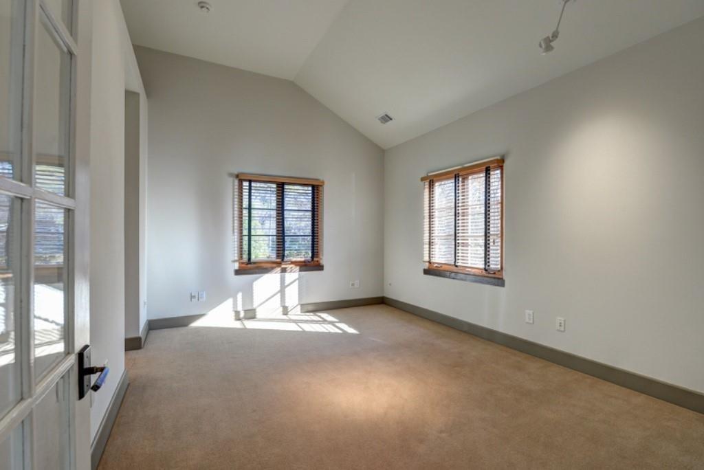 1090 Vista Trail NE