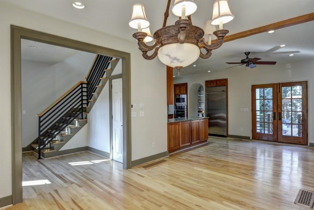 1090 Vista Trail NE