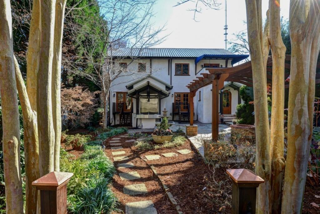 1090 Vista Trail NE