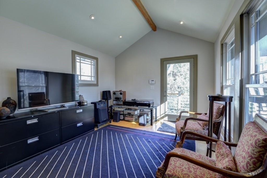 1090 Vista Trail NE