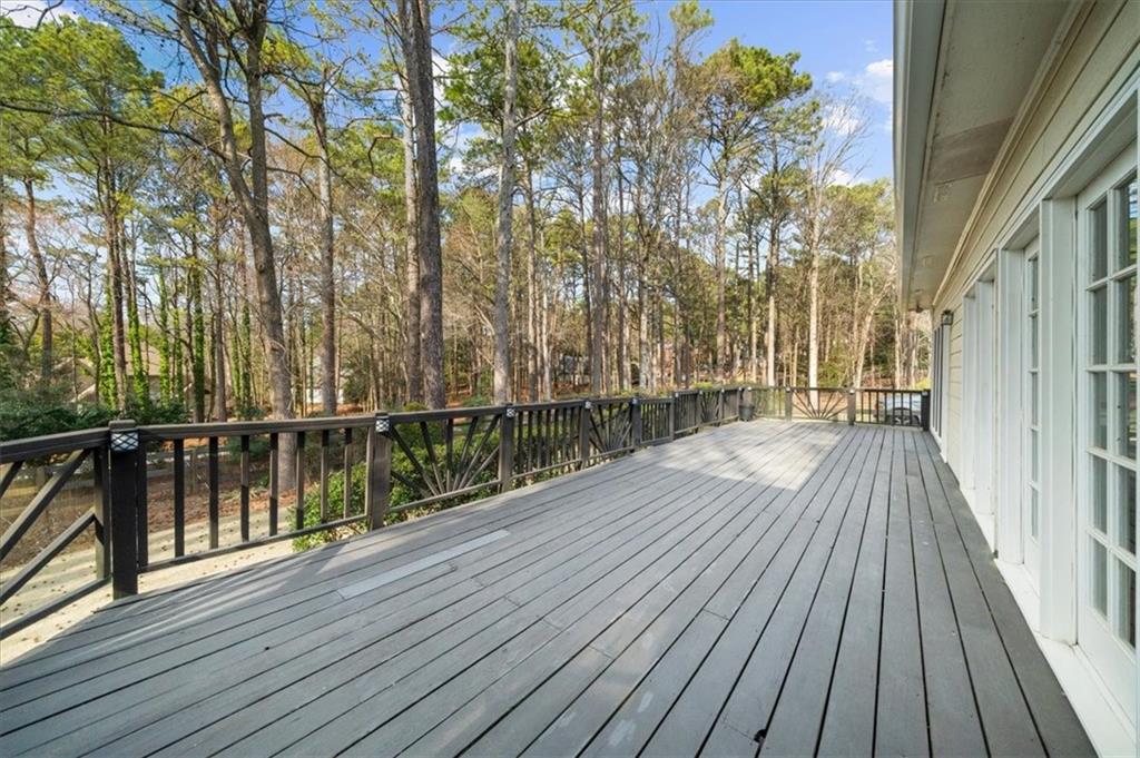2825 Lakewind Court