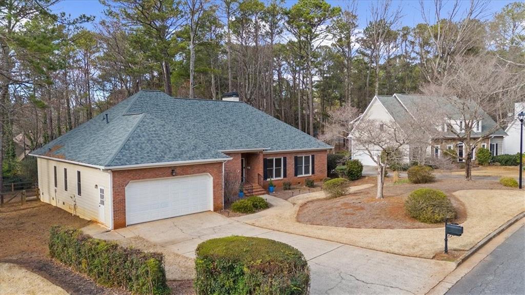 2825 Lakewind Court