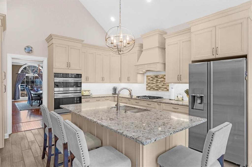 2825 Lakewind Court
