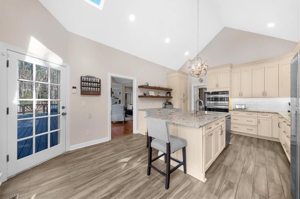2825 Lakewind Court