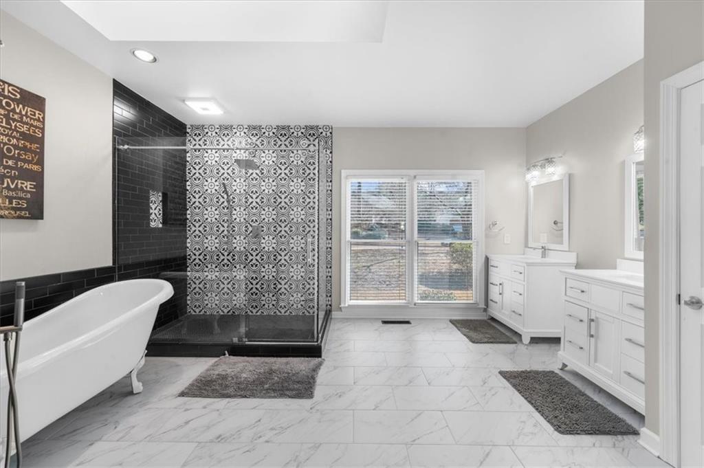 2825 Lakewind Court