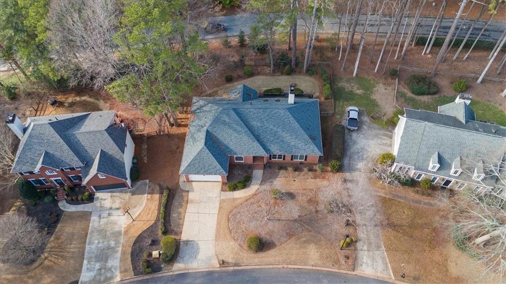 2825 Lakewind Court