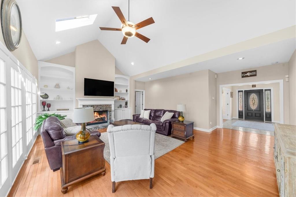 2825 Lakewind Court