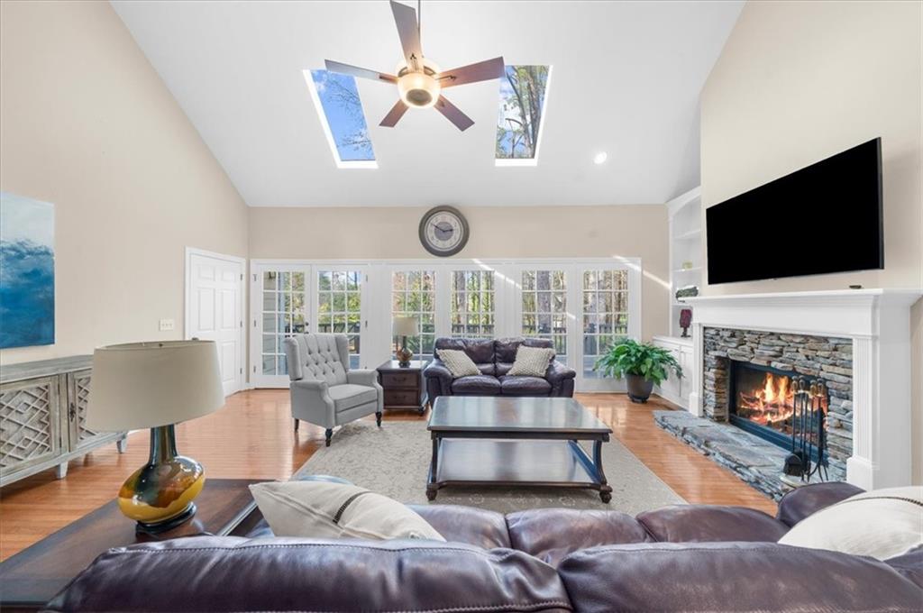 2825 Lakewind Court