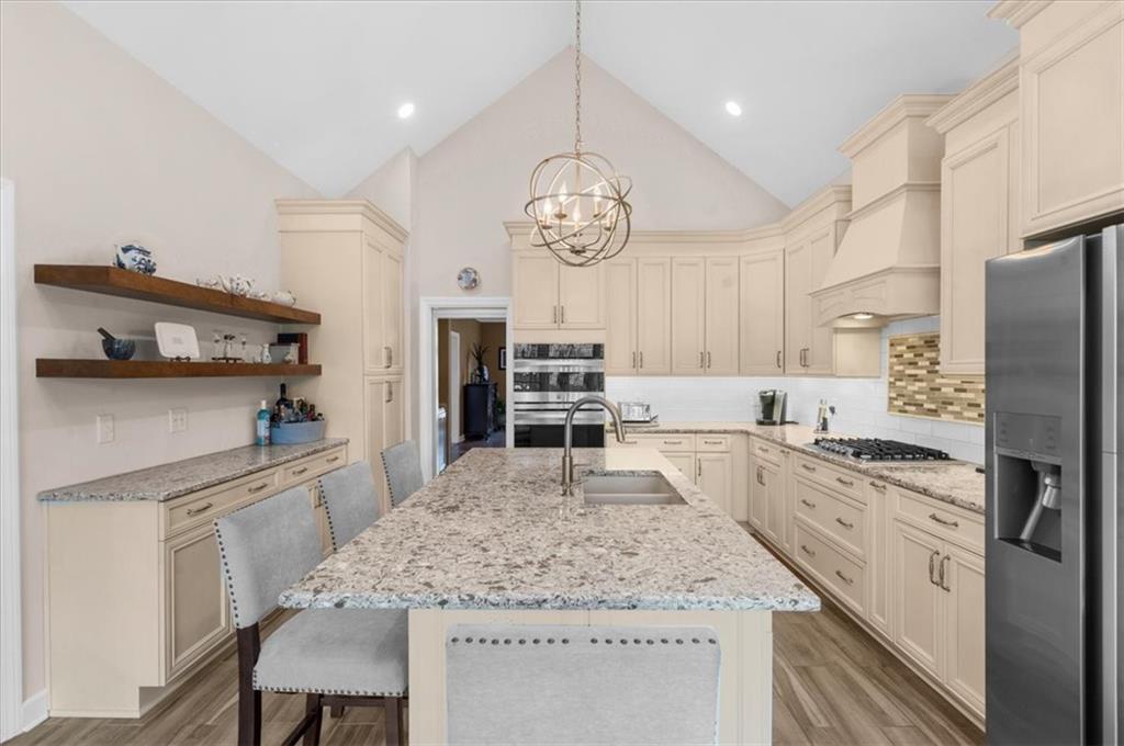 2825 Lakewind Court