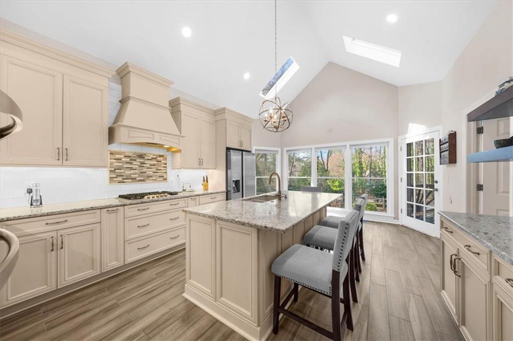 2825 Lakewind Court