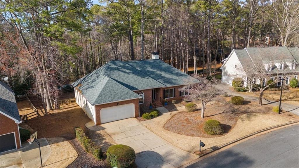 2825 Lakewind Court