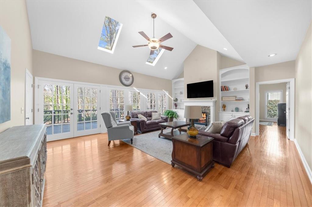 2825 Lakewind Court