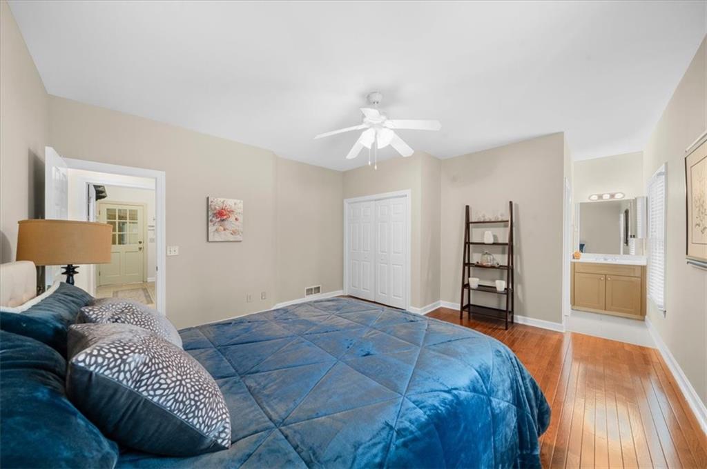 2825 Lakewind Court