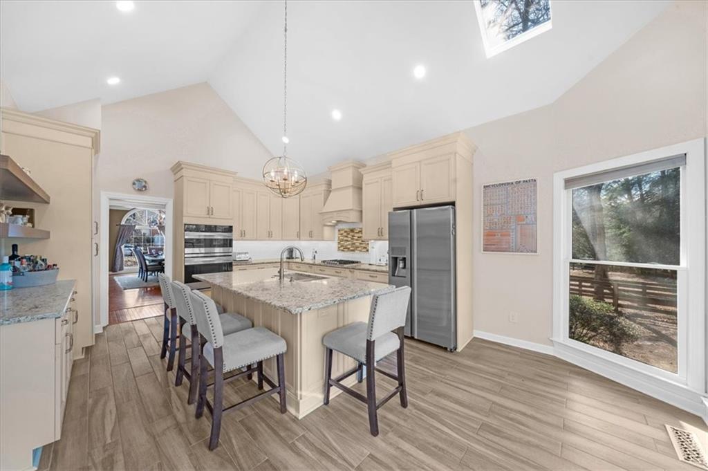 2825 Lakewind Court