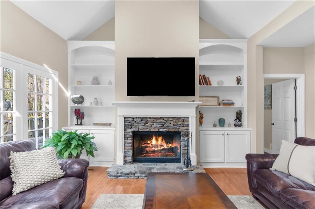 2825 Lakewind Court