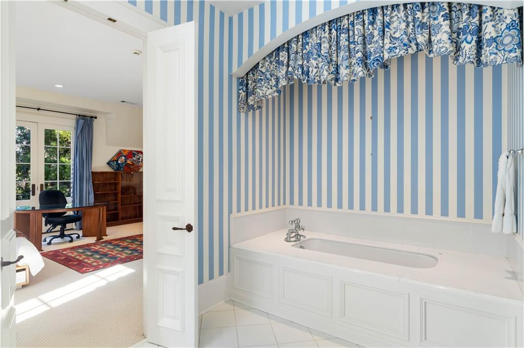 675-10 W Paces Ferry Road NW