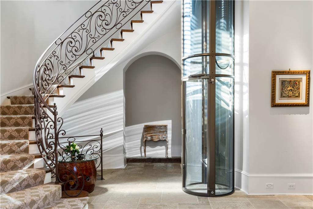 675-10 W Paces Ferry Road NW