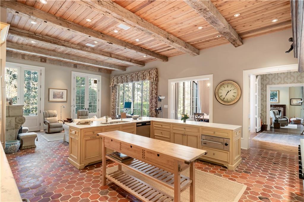 675-10 W Paces Ferry Road NW