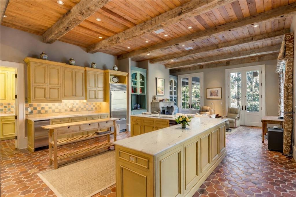 675-10 W Paces Ferry Road NW