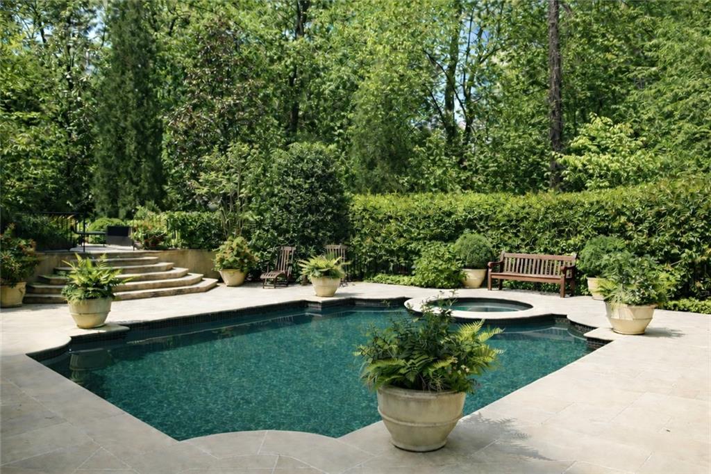 675-10 W Paces Ferry Road NW