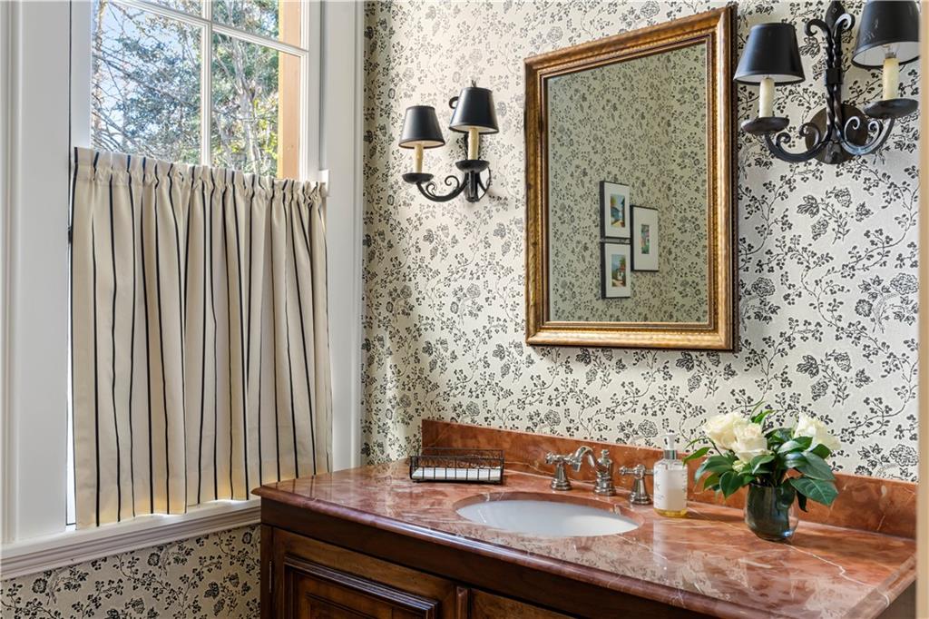 675-10 W Paces Ferry Road NW