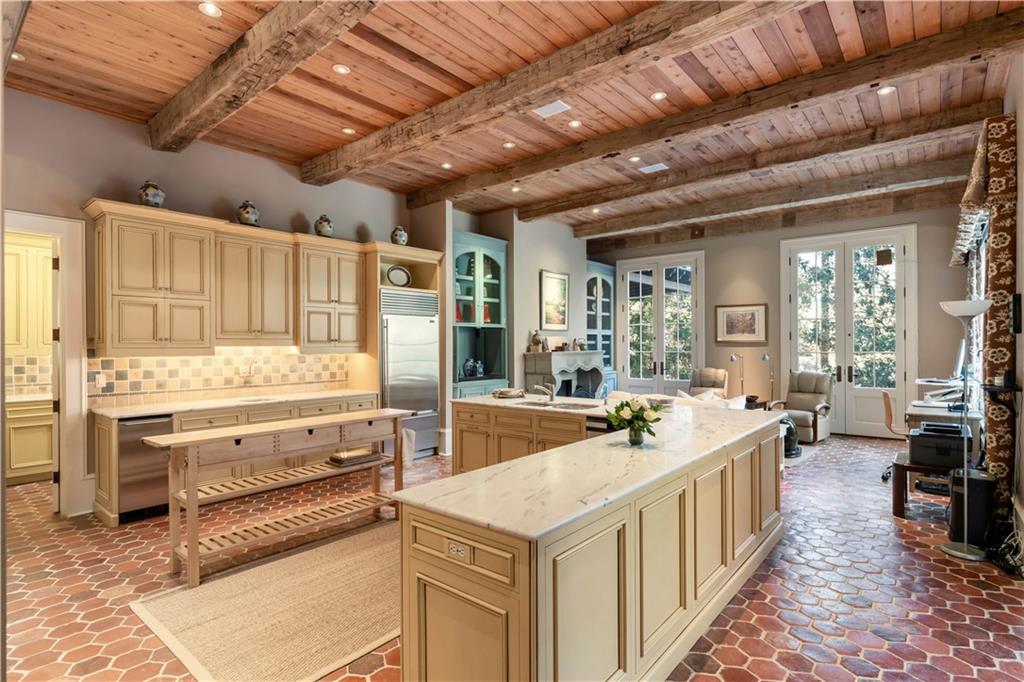 675-10 W Paces Ferry Road NW