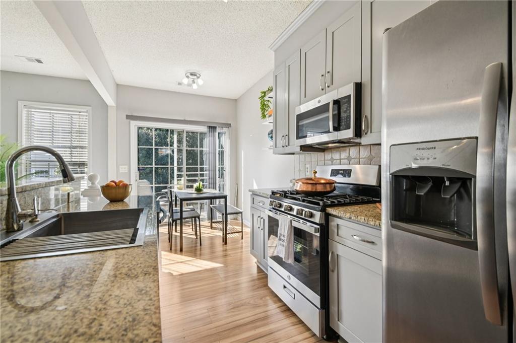 2969 Commonwealth Circle