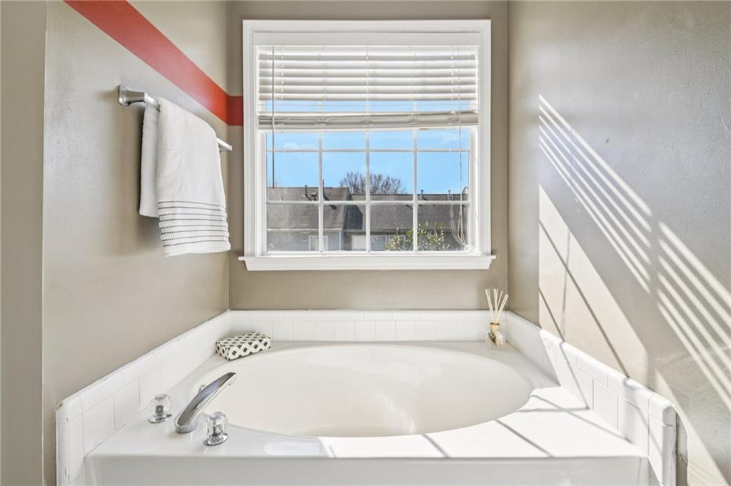 2969 Commonwealth Circle