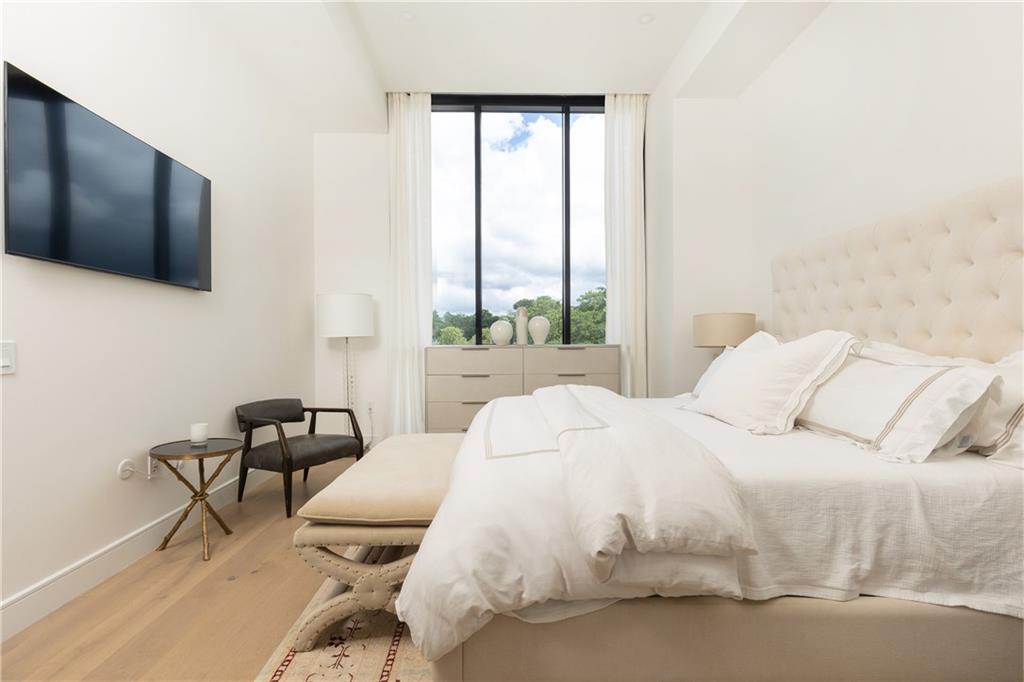 2425 Peachtree Road NE Unit 404