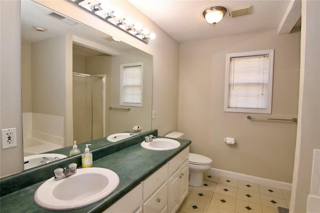 2565 Camille Drive NE