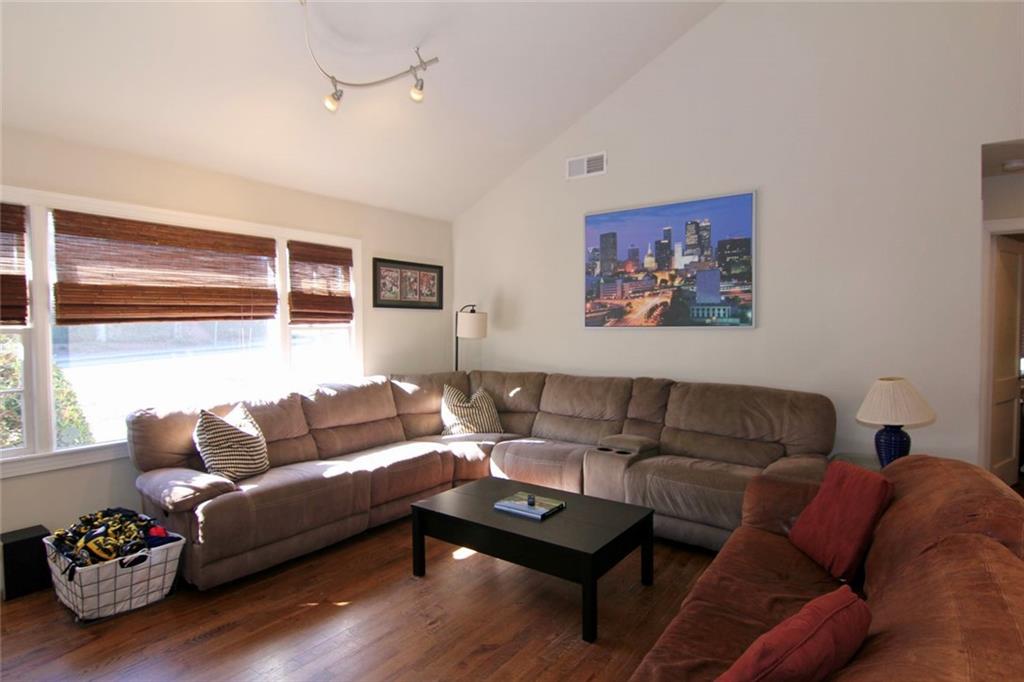 2565 Camille Drive NE