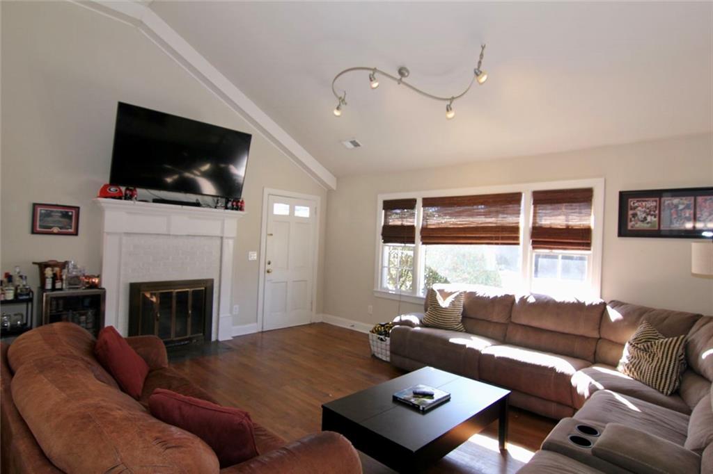 2565 Camille Drive NE