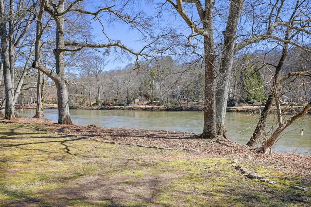 4092 Columns Drive