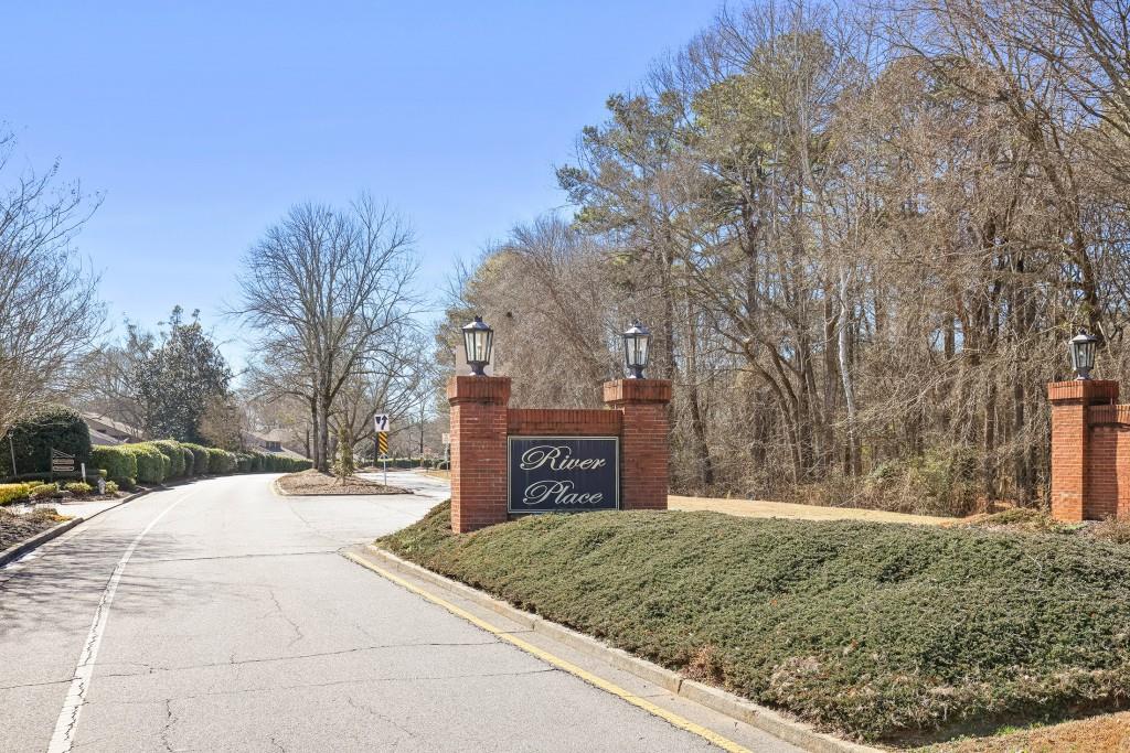 4092 Columns Drive
