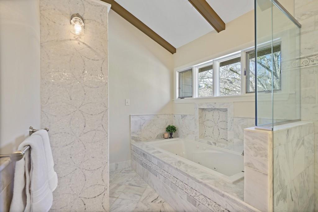 4092 Columns Drive