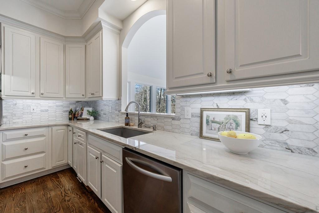 1828 Pemberton Place