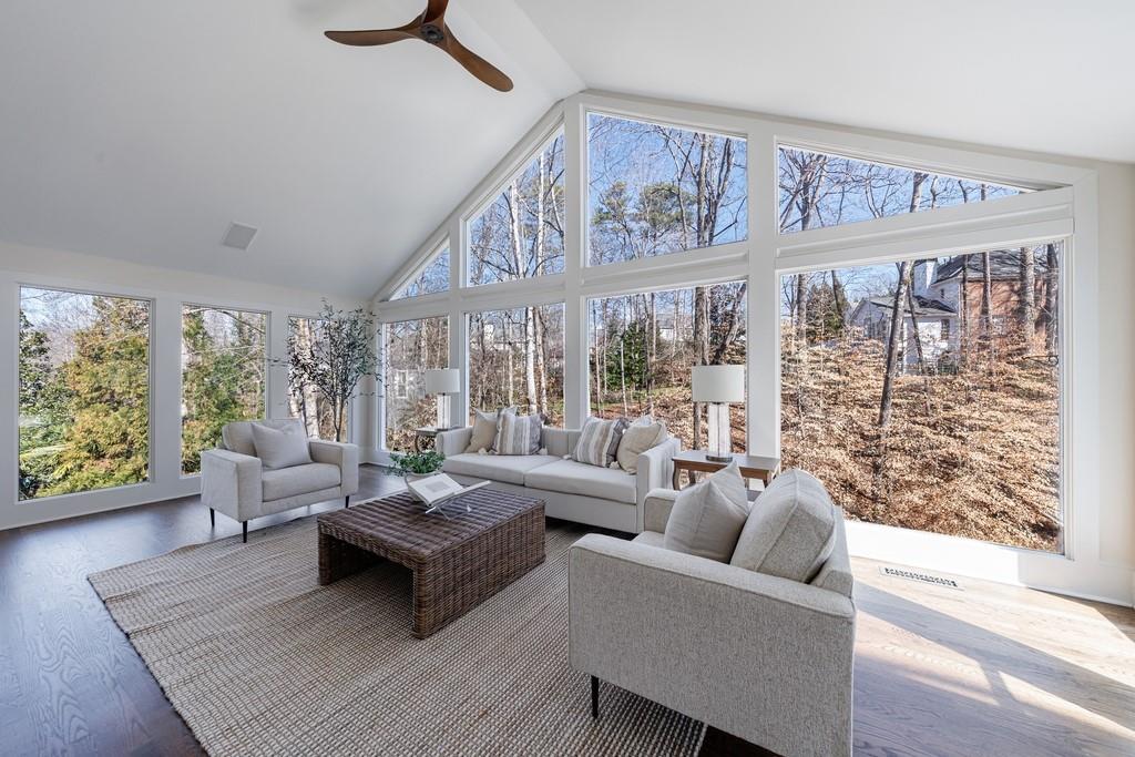 1828 Pemberton Place