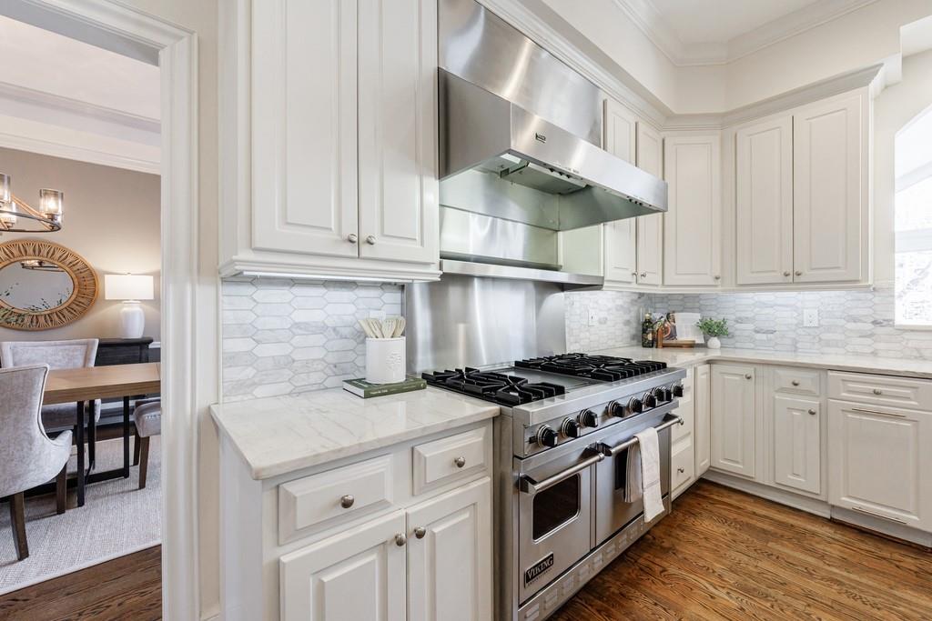 1828 Pemberton Place