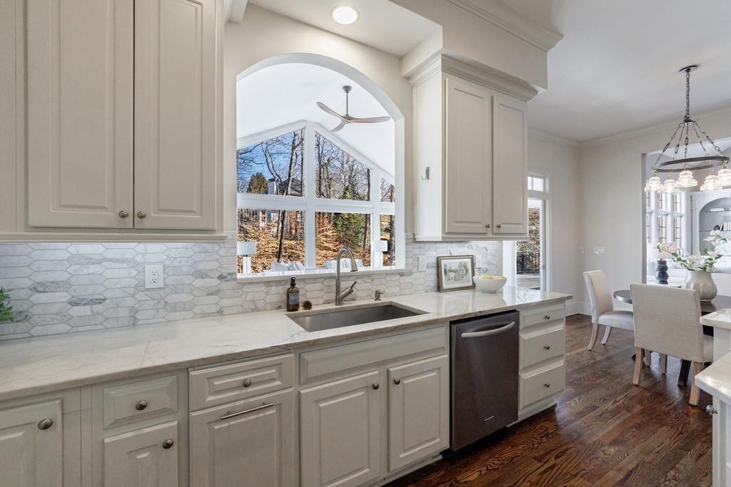 1828 Pemberton Place