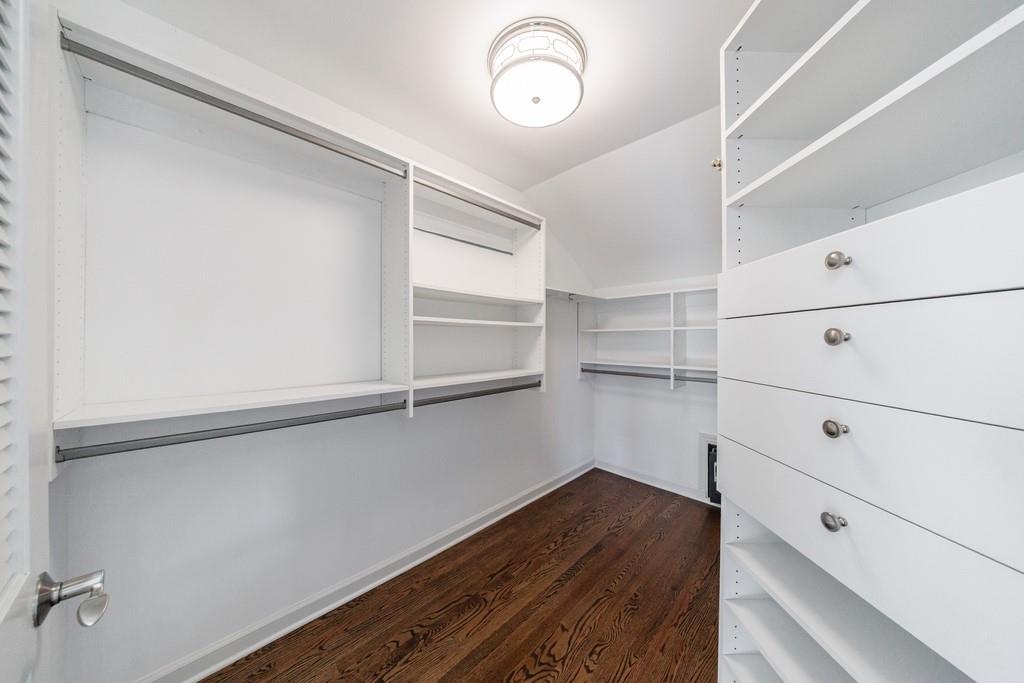 1828 Pemberton Place