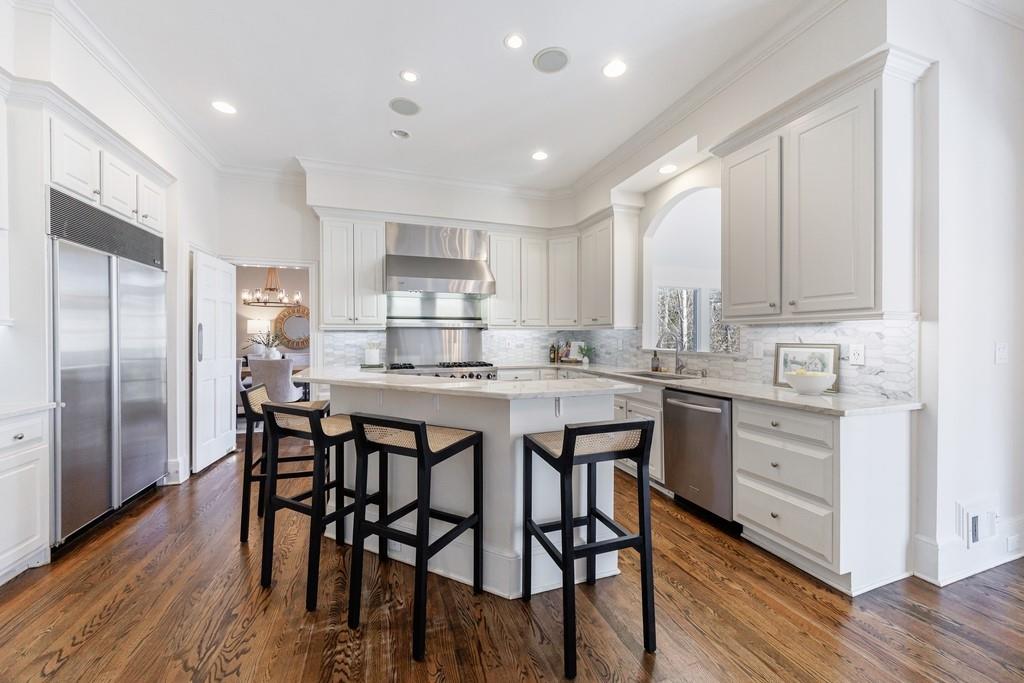 1828 Pemberton Place