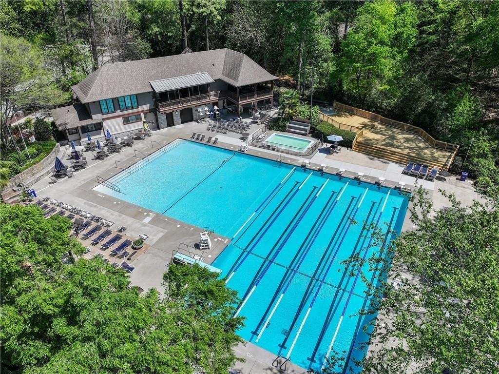 332 Brentwood Drive NE