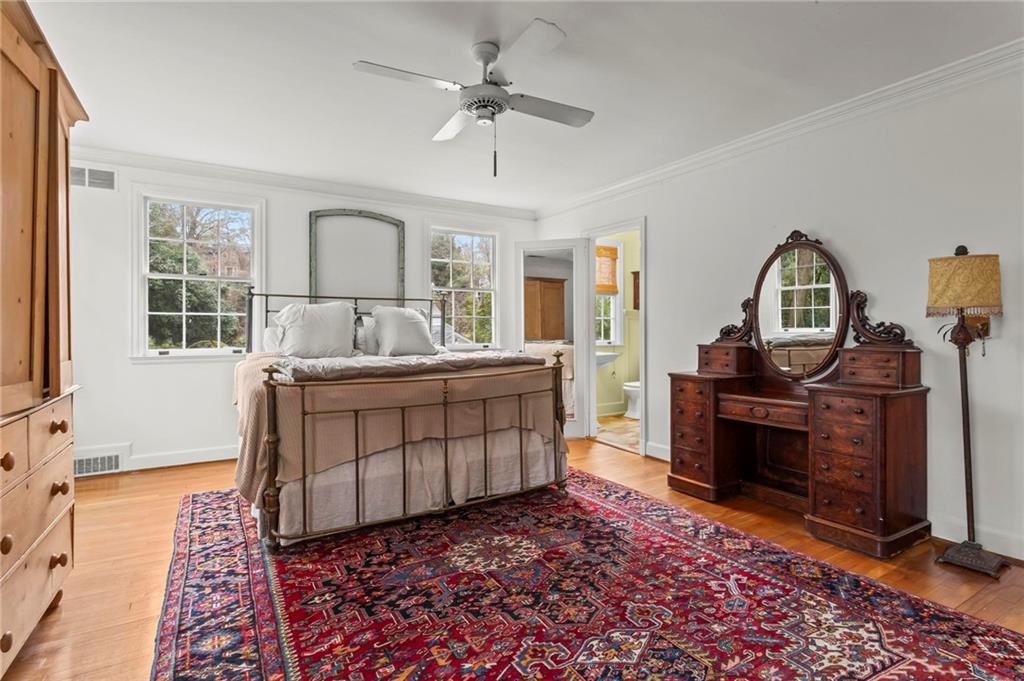 332 Brentwood Drive NE