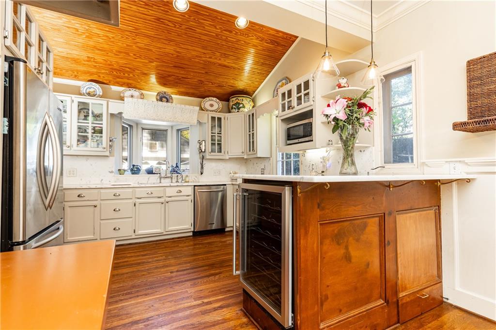 332 Brentwood Drive NE