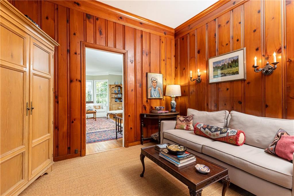 332 Brentwood Drive NE