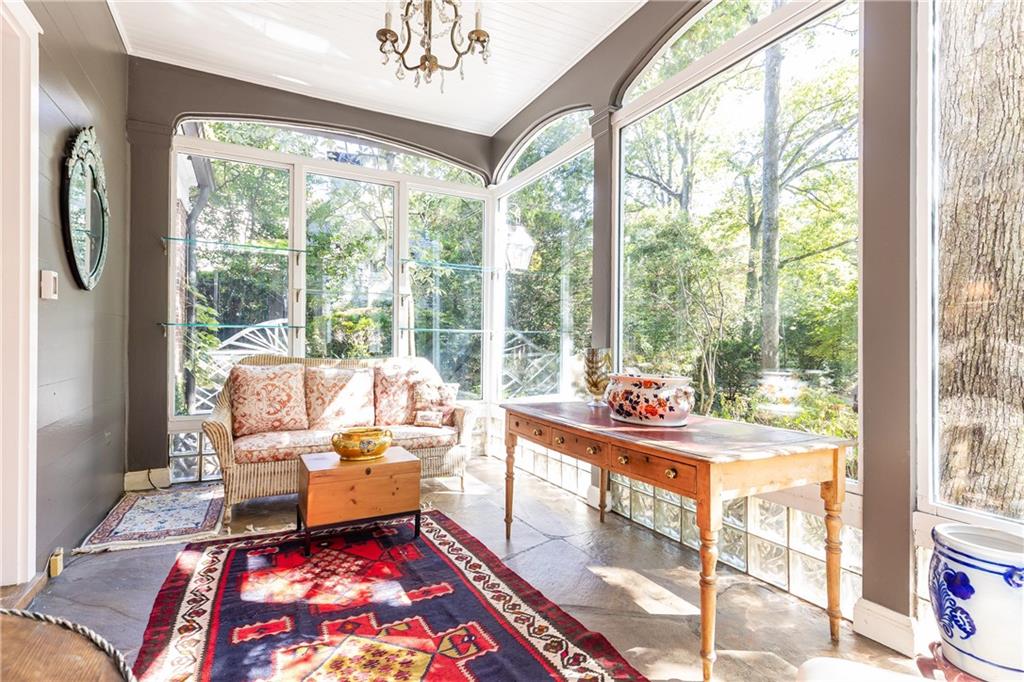 332 Brentwood Drive NE