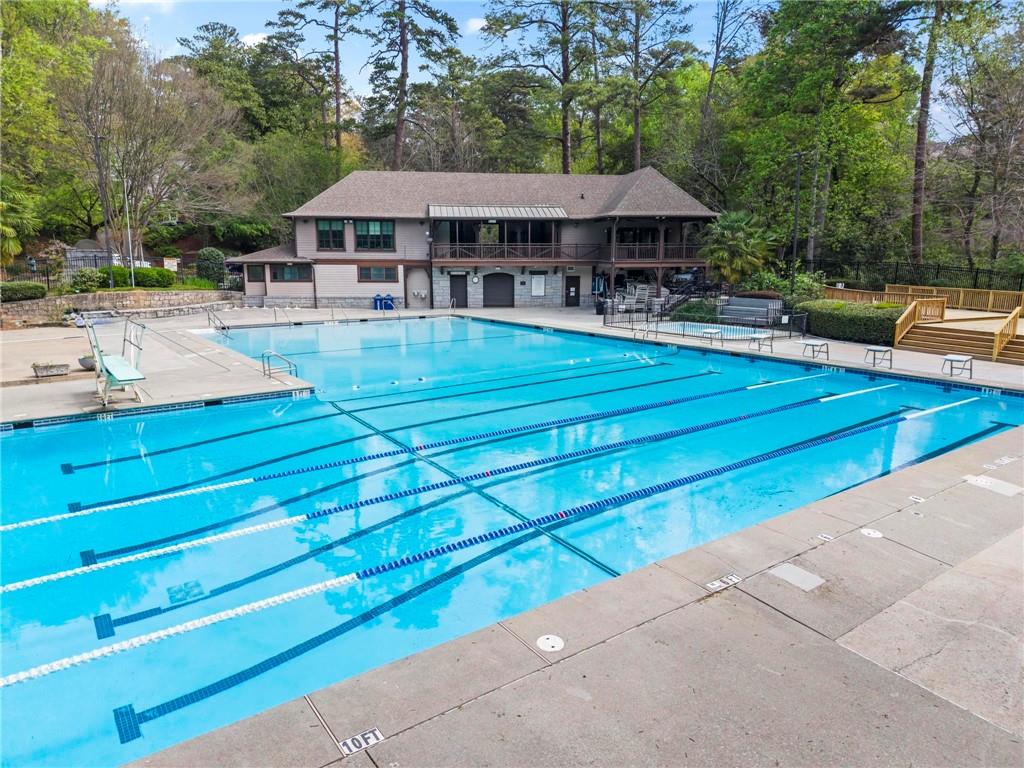 332 Brentwood Drive NE