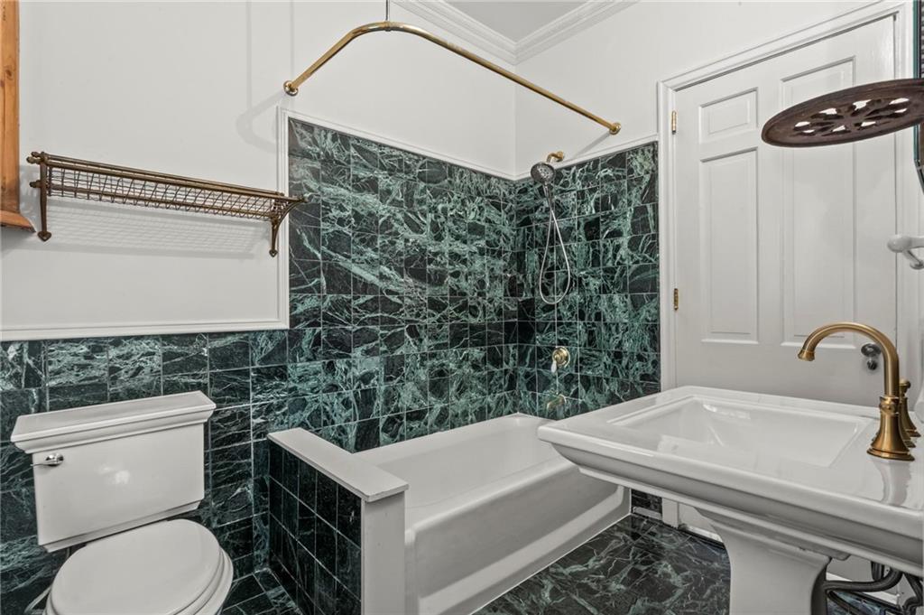 332 Brentwood Drive NE